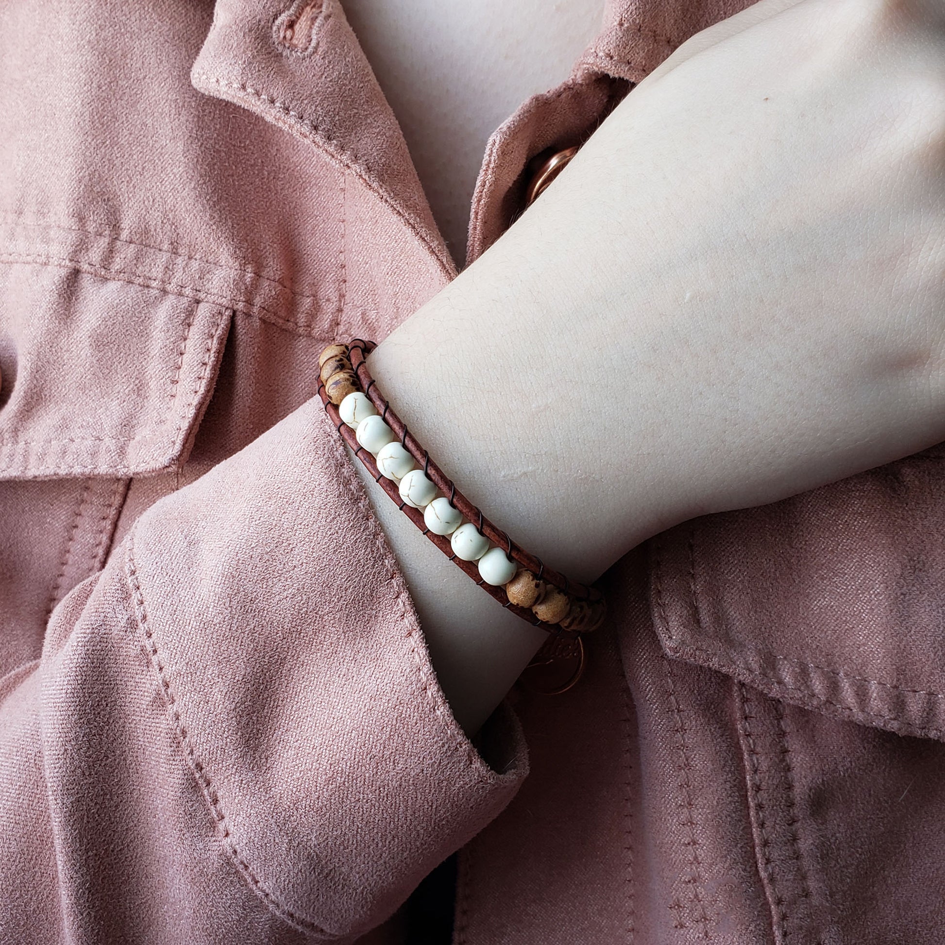 Wood & dyed white howlite single wrap leather bracelet